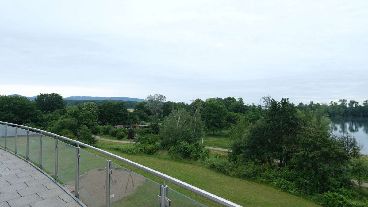 Balkon mit Blick auf den See