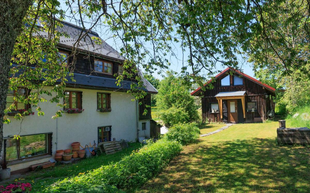 LH-hinten-Nebenhaus-01